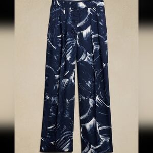 Banana Republic Women's Relax Abstract Print Trousers. NWT